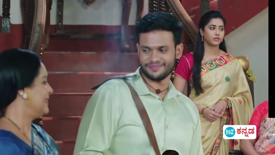 ಇನ್ನು ರಾಮಾಚಾರಿ ಆಫೀಸ್‌ಗೆ ಹೋಗಲು ರೆಡಿ ಆಗಿರ್ತಾನೆ. ಆಗ “ನಾನೇ ದೇವಸ್ಥಾನಕ್ಕೆ ಡ್ರಾಪ್ ಮಾಡ್ತೀನಿ ಬನ್ನಿ ಚಾರು ಮೇಡಂ” ಎಂದು ಕರೆಯುತ್ತಾನೆ