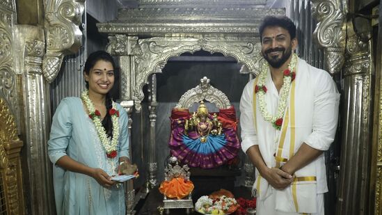 ಚಾಮುಂಡೇಶ್ವರಿ ಆಶೀರ್ವಾದ ಪಡೆದ ಡಾಲಿ ಧನಂಜಯ್ ಹಾಗೂ ಧನ್ಯತಾ ಚಾಮುಂಡೇಶ್ವರಿ ಆಶೀರ್ವಾದ ಪಡೆದ ಡಾಲಿ ಧನಂಜಯ್ ಹಾಗೂ ಧನ್ಯತಾ