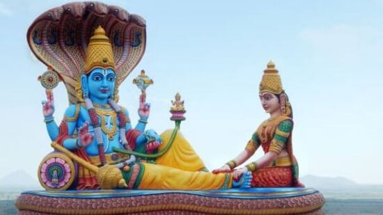 ವಿಷ್ಣುವನ್ನು ಬ್ರಹ್ಮಾಂಡದ ಪೋಷಕ ಎಂದು ಕರೆಯಲಾಗುತ್ತದೆ. ಈ ಮಂತ್ರವನ್ನು ಪಠಿಸುವ ಮೂಲಕ ಭಕ್ತನು ವಿಷ್ಣುವಿನ ಆಶೀರ್ವಾದ ಪಡೆಯುತ್ತಾನೆ ಎಂದು ನಂಬಲಾಗಿದೆ. ಶ್ರೀ ಹರಿಯ ಕೃಪೆಯಿಂದ ವ್ಯಕ್ತಿಯ ಎಲ್ಲಾ ಸಮಸ್ಯೆಗಳು ಪರಿಹಾರವಾಗುತ್ತದೆ.