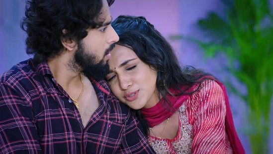 ಶ್ರಾವಣಿ ಸುಬ್ರಮಣ್ಯ ಧಾರಾವಾಹಿಯಲ್ಲಿ ಶ್ರಾವಣಿ ಮದುವೆ ವಿಚಾರ ಸಾಕಷ್ಟು ಸದ್ದು ಮಾಡುತ್ತಿದೆ. ಶ್ರಾವಣಿ ಯಾರನ್ನು ಮದುವೆ ಆಗ್ತಾಳೆ ಅನ್ನೋ ಕುತೂಹಲ ವೀಕ್ಷಕರಲ್ಲಿದೆ. ಈ ಸೀರಿಯಲ್ 6.8 ಟಿಆರ್ಪಿ ಪಡೆದು ನಾಲ್ಕನೇ ಸ್ಥಾನದಲ್ಲಿದೆ. ಶ್ರಾವಣಿ ಸುಬ್ರಮಣ್ಯ ಧಾರಾವಾಹಿಯಲ್ಲಿ ಶ್ರಾವಣಿ ಮದುವೆ ವಿಚಾರ ಸಾಕಷ್ಟು ಸದ್ದು ಮಾಡುತ್ತಿದೆ. ಶ್ರಾವಣಿ ಯಾರನ್ನು ಮದುವೆ ಆಗ್ತಾಳೆ ಅನ್ನೋ ಕುತೂಹಲ ವೀಕ್ಷಕರಲ್ಲಿದೆ. ಈ ಸೀರಿಯಲ್ 6.8 ಟಿಆರ್ಪಿ ಪಡೆದು ನಾಲ್ಕನೇ ಸ್ಥಾನದಲ್ಲಿದೆ. 