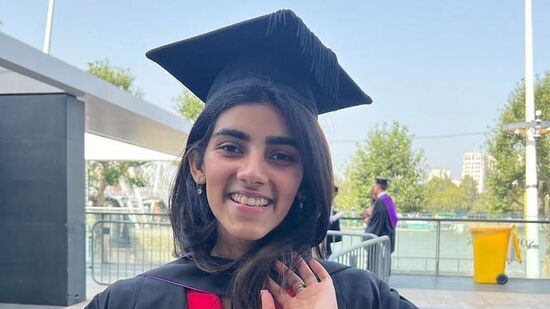 ಸನಾ ಗಂಗೂಲಿ ಕೋಲ್ಕತ್ತಾದ ಲೊರೆಟೊ ಹೌಸ್ ಸ್ಕೂಲ್​ನಲ್ಲಿ ತಮ್ಮ ಶಾಲಾ ಶಿಕ್ಷಣವನ್ನು ಮುಗಿಸಿದರು. ಬಳಿಕ ಇಂಗ್ಲೆಂಡ್​ನ ಆಕ್ಸ್​ಫರ್ಡ್​ ಕಾಲೇಜಿನಲ್ಲಿ ಕಾಲೇಜು ಶಿಕ್ಷಣ ಮುಂದುವರೆಸಿದರು.