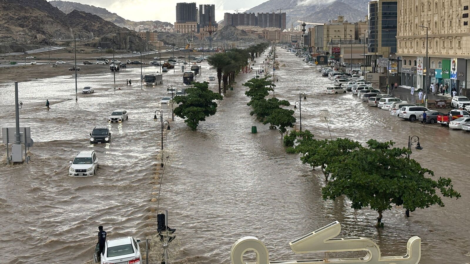 Saudi Arabia Rains: ಸೌದಿ ಅರೆಬಿಯಾದಲ್ಲಿ ಮಳೆ ಅಬ್ಬರ: ಮೆಕ್ಕಾ, ಜೆಡ್ಡಾದಲ್ಲಿ ಕೊಚ್ಚಿ ಹೋದ ವಾಹನಗಳು, ಮತ್ತೆ ಮಳೆಯ ಅಲರ್ಟ್‌