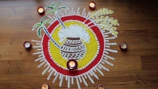 ಮನೆಯ ಒಳಗೆ, ಟೇಬಲ್ ಮೇಲೂ ಕೂಡ ಹಾಕಬಹುದಾದ ಸುಂದರ ರಂಗೋಲಿ ಚಿತ್ತಾರವಿದು. ಇದನ್ನು ನೀವು ಆಫೀಸ್ನಲ್ಲೂ ಬಿಡಿಸಬಹುದು. ಸಖತ್ ಸಿಂಪಲ್ ಆಗಿರುವ ಈ ಡಿಸೈನ್ ಖಂಡಿತ ಎಲ್ಲರಿಗೂ ಇಷ್ಟವಾಗುತ್ತೆ. ಮನೆಯ ಒಳಗೆ, ಟೇಬಲ್ ಮೇಲೂ ಕೂಡ ಹಾಕಬಹುದಾದ ಸುಂದರ ರಂಗೋಲಿ ಚಿತ್ತಾರವಿದು. ಇದನ್ನು ನೀವು ಆಫೀಸ್ನಲ್ಲೂ ಬಿಡಿಸಬಹುದು. ಸಖತ್ ಸಿಂಪಲ್ ಆಗಿರುವ ಈ ಡಿಸೈನ್ ಖಂಡಿತ ಎಲ್ಲರಿಗೂ ಇಷ್ಟವಾಗುತ್ತೆ. 