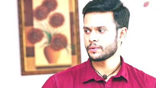 ರಾಮಾಚಾರಿ ಮತ್ತು ಜಾನಕಿ ಮನೆಯಲ್ಲಿ ದೀಪ ಹಚ್ಚುತ್ತಾ ಇರುತ್ತಾರೆ. ದೇವರ ಬಳಿ ಬಂದು ಪ್ರಾರ್ಥನೆ ಮಾಡುತ್ತಾರೆ.&nbsp;