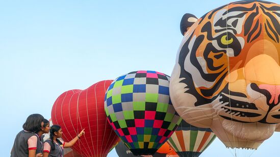 ಬಿಸಿಗಾಳಿ ಬಲೂನ್‌ ಉತ್ಸವ ತಮಿಳುನಾಡಿನ ಚೆನ್ನೈನಲ್ಲಿ ಜನವರಿ 10 ರಿಂದ 12ರ ತನಕ, ಪೊಲ್ಲಾಚಿಯಲ್ಲಿ ಜನವರಿ 14 ರಿಂದ 16, ಮದುರೈನಲ್ಲಿ ಜನವರಿ 18 - 19ರಂದು ನಡೆಯಲಿದೆ. ಚೆನ್ನೈನಲ್ಲಿ ಶಾಲಾ ಬಾಲಕಿಯರು ಬಿಸಿಗಾಳಿ ಬಲೂನ್ ಅನ್ನು ಹತ್ತಿರದಿಂದ ವೀಕ್ಷಿಸಿ ಸಂಭ್ರಮಿಸಿದರು.&nbsp;