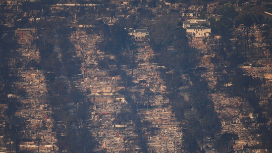 ಲಾಸ್ ಏಂಜಲೀಸ್ನಲ್ಲಿರುವ ಪೆಸಿಫಿಕ್ ಪಾಲಿಸೇಡ್ಸ್ ನೆರೆಹೊರೆಯನ್ನು ಕಾಡ್ಗಿಚ್ಚು ಸುಟ್ಟುಹಾಕಿದೆ. ಆ ಪ್ರದೇಶದ ವೈಮಾನಿಕ ನೋಟ ಇದು. ಲಾಸ್ ಏಂಜಲೀಸ್ನಲ್ಲಿರುವ ಪೆಸಿಫಿಕ್ ಪಾಲಿಸೇಡ್ಸ್ ನೆರೆಹೊರೆಯನ್ನು ಕಾಡ್ಗಿಚ್ಚು ಸುಟ್ಟುಹಾಕಿದೆ. ಆ ಪ್ರದೇಶದ ವೈಮಾನಿಕ ನೋಟ ಇದು.