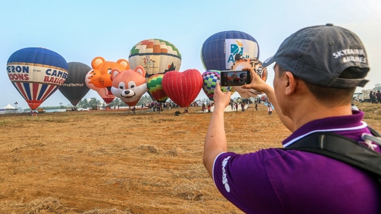 ಈ ಸಲದ ಬಿಸಿಗಾಳಿ ಬಲೂನ್ ಉತ್ಸವದಲ್ಲಿ ಬ್ರೆಜಿಲ್‌ನ ಬೇಬಿ ಮಾನ್‌ಸ್ಟರ್‌, ಇಂಗ್ಲೆಂಡ್‌ನ ವೆಸ್‌ ದಿ ವೂಲ್ಫ್‌, ಎಲಿ ದಿ ಎಲಿಫೆಂಟ್‌, ಆಸ್ಟ್ರಿಯಾದ ಹುಗೋ ಮತ್ತು ಚೀತಾ ಬಲೂನ್‌ಗಳು ಪ್ರಮುಖ ಆಕರ್ಷಣೆಯಾಗಿ ಗೋಚರಿಸಿವೆ.&nbsp;
