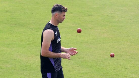 2024ರ ಜುಲೈನಲ್ಲಿ ಲಾರ್ಡ್ಸ್​​ನಲ್ಲಿ ಜರುಗಿದ ವೆಸ್ಟ್ ಇಂಡೀಸ್ ವಿರುದ್ಧದ ಟೆಸ್ಟ್​​​ನಲ್ಲಿ ಕಣಕ್ಕಿಳಿದಿದ್ದ ಆ್ಯಂಡರ್ಸನ್ ಅವರು​ ಪಂದ್ಯದ ನಂತರ ಅಂತಾರಾಷ್ಟ್ರೀಯ ಕ್ರಿಕೆಟ್​​ಗೆ ನಿವೃತ್ತಿ ಘೋಷಿಸಿದ್ದರು. ಇದೀಗ ಅವರು ರೆಡ್-ಬಾಲ್ ಕ್ರಿಕೆಟ್ ಮಾತ್ರವಲ್ಲ, ಲಂಕಾಷೈರ್ ಪರ ಕ್ರಿಕೆಟ್​​ನ ಎಲ್ಲಾ ಫಾರ್ಮೆಟ್​ಗಳಲ್ಲೂ ಕಣಕ್ಕಿಳಿಯಲು ಸಜ್ಜಾಗಿದ್ದಾರೆ ಎಂದು ವರದಿಯಾಗಿದೆ.