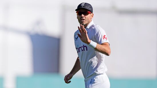 ಪ್ರಸ್ತುತ ಇಂಗ್ಲೆಂಡ್ ತಂಡದ ಬೌಲಿಂಗ್ ಕೋಚ್ ಆಗಿರುವ ಆ್ಯಂಡರ್ಸನ್,​ ಕೌಂಟಿ ಚಾಂಪಿಯನ್​ಶಿಪ್​​ನಲ್ಲಿ ಕಣಕ್ಕಿಳಿಯಲು ನೆಟ್ಸ್​​​ನಲ್ಲಿ ತೀವ್ರ ಅಭ್ಯಾಸ ನಡೆಸುತ್ತಿದ್ದಾರೆ ಎಂದು ವರದಿಯಾಗಿದೆ. ಪ್ರಸ್ತುತ ಯಾವುದೇ ಟೆಸ್ಟ್​ ಸರಣಿಗಳು ಇಲ್ಲದ ಕಾರಣ, ಅಲ್ಲಿಯವರೆಗೂ ಖಾಲಿ ಕೂರುವುದು ಬೇಡ ಎಂದು ಈ ನಿರ್ಧಾರಕ್ಕೆ ಬಂದಿದ್ದಾರೆ ಎನ್ನಲಾಗಿದೆ. ಜೂನ್ 20ರಿಂದ ಇಂಗ್ಲೆಂಡ್ vs ಭಾರತ ನಡುವೆ ಐದು ಪಂದ್ಯಗಳ ಟೆಸ್ಟ್ ಸರಣಿ ಆರಂಭಗೊಳ್ಳಲಿದೆ.