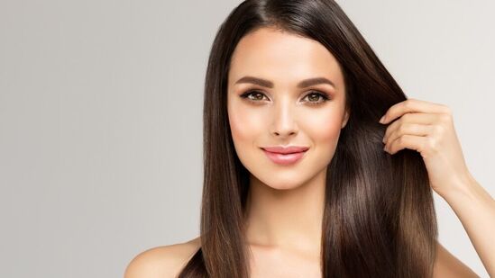 ಹೇರ್ ಸ್ಪಾ ನಂತರ ಬ್ಲೋವರ್ ಅಥವಾ ಸ್ಟ್ರೈಟ್ನರ್ ಬಳಸುವುದನ್ನು ತಪ್ಪಿಸಬೇಕು. ಇದರಿಂದ ಕೂದಲಿಗೆ ಒದಗಿಸಿದ ಪೋಷಣೆ ಕಳೆದು ಹೋಗುತ್ತದೆ.