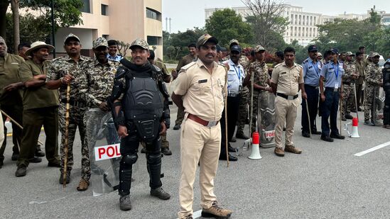 ಅರಣ್ಯ ಇಲಾಖೆಯ ಚಿರತೆ ಹಾಗೂ ಆನೆ ಕಾರ್ಯಪಡೆ ಸಿಬ್ಬಂದಿ, ಇನ್ಫೋಸಿಸ್ನ ಭದ್ರತಾ ಸಿಬ್ಬಂದಿಯೂ ಸೇರಿ ಹನ್ನೆರಡು ತಂಡಗಳ ಸದಸ್ಯರು ಗಸ್ತು ತಿರುಗುತ್ತಲೇ ಇದ್ದಾರೆ. ಅರಣ್ಯ ಇಲಾಖೆಯ ಚಿರತೆ ಹಾಗೂ ಆನೆ ಕಾರ್ಯಪಡೆ ಸಿಬ್ಬಂದಿ, ಇನ್ಫೋಸಿಸ್ನ ಭದ್ರತಾ ಸಿಬ್ಬಂದಿಯೂ ಸೇರಿ ಹನ್ನೆರಡು ತಂಡಗಳ ಸದಸ್ಯರು ಗಸ್ತು ತಿರುಗುತ್ತಲೇ ಇದ್ದಾರೆ.