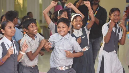 ರೋಲ್ ಆಂಡ್ ಗೋಲ್ ಆಫ್ ಇಂಡಿಯನ್ ಡಯಾಸ್ಪೊರ ಕುರಿತು ವೀಣಾ ರಾವ್ ಮಾತನಾಡಿದರು. ಜಾನಪದ ಗೊಂದಲಿಗರ ಪದಗಳು, ಹಾಡು ಮತ್ತು ಕಥೆ ಕುರಿತು ವಿಠಲ ಗೋಂದಳೆ ಮಾತನಾಡಿದರು. ಗೋಪಾಲಕೃಷ್ಣ ಕುಂಠಿನಿ, ಸ್ಮಿತಾ ರಾಘವೇಂದ್ರ ಮತ್ತು ಸಚಿನ್ ತೀರ್ಥಹಳ್ಳಿ ಕಥಾ ಓದು ಇತ್ತು. ರೋಲ್ ಆಂಡ್ ಗೋಲ್ ಆಫ್ ಇಂಡಿಯನ್ ಡಯಾಸ್ಪೊರ ಕುರಿತು ವೀಣಾ ರಾವ್ ಮಾತನಾಡಿದರು. ಜಾನಪದ ಗೊಂದಲಿಗರ ಪದಗಳು, ಹಾಡು ಮತ್ತು ಕಥೆ ಕುರಿತು ವಿಠಲ ಗೋಂದಳೆ ಮಾತನಾಡಿದರು. ಗೋಪಾಲಕೃಷ್ಣ ಕುಂಠಿನಿ, ಸ್ಮಿತಾ ರಾಘವೇಂದ್ರ ಮತ್ತು ಸಚಿನ್ ತೀರ್ಥಹಳ್ಳಿ ಕಥಾ ಓದು ಇತ್ತು.