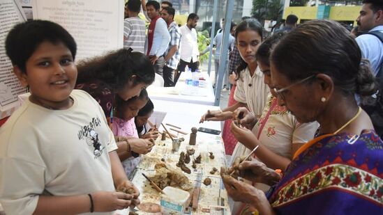 ಹಳ್ಳಿಯನ್ನು ಕಟ್ಟುವ ಕಷ್ಟ ಸುಖ ಕುರಿತು ಶಿವಾನಂದ ಕಳವೆ, ಡಾ.ಪ್ರಕಾಶ ಭಟ್ ಮಾತನಾಡಿದರೆ, ಸಿನಿಮೀಯ, ಸಿನಿಕೀಯ ಪುಸ್ತಕ ಬಿಡುಗಡೆ ಮತ್ತು ಚರ್ಚೆಯೂ ನಡೆಯಿತು. ಅರುಣ್ ಭಾರಧ್ವಾಜ್ ಮತ್ತು ಪ್ರಕಾಶ್ ಬೆಳವಾಡಿ ಭಾಗವಹಿದ್ದರು. ಹಳ್ಳಿಯನ್ನು ಕಟ್ಟುವ ಕಷ್ಟ ಸುಖ ಕುರಿತು ಶಿವಾನಂದ ಕಳವೆ, ಡಾ.ಪ್ರಕಾಶ ಭಟ್ ಮಾತನಾಡಿದರೆ, ಸಿನಿಮೀಯ, ಸಿನಿಕೀಯ ಪುಸ್ತಕ ಬಿಡುಗಡೆ ಮತ್ತು ಚರ್ಚೆಯೂ ನಡೆಯಿತು. ಅರುಣ್ ಭಾರಧ್ವಾಜ್ ಮತ್ತು ಪ್ರಕಾಶ್ ಬೆಳವಾಡಿ ಭಾಗವಹಿದ್ದರು.