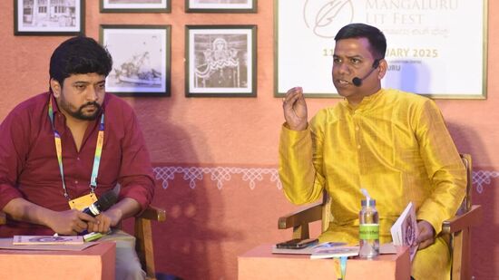 ಗ್ರ್ಯಾಜುವೇಟಿಂಗ್ ದಿ ಎಜುಕೇಶನಲ್ ಪಾಲಿಸಿ ಕುರಿತು ಡಾ.ಸಂತಿಶ್ರೀ ಧುಲಿಪುಡಿ ಪಂಡಿತ್, ಡಾ. ವಿನಯ್ ಸಹಸ್ರಬುದ್ಧೆ ಮಾತನಾಡಿದರು. ಡೆಮಾಕ್ರೆಸಿ ಆಂಡ್ ಡೆಮಾಕ್ರೆಟಿಕ್ ಗವರ್ನೆನ್ಸ್ ಕುರಿತು ಕೆ.ಅಣ್ಣಾಮಲೈ ವಿಚಾರ ಮಂಡಿಸಿದರು. ಗ್ರ್ಯಾಜುವೇಟಿಂಗ್ ದಿ ಎಜುಕೇಶನಲ್ ಪಾಲಿಸಿ ಕುರಿತು ಡಾ.ಸಂತಿಶ್ರೀ ಧುಲಿಪುಡಿ ಪಂಡಿತ್, ಡಾ. ವಿನಯ್ ಸಹಸ್ರಬುದ್ಧೆ ಮಾತನಾಡಿದರು. ಡೆಮಾಕ್ರೆಸಿ ಆಂಡ್ ಡೆಮಾಕ್ರೆಟಿಕ್ ಗವರ್ನೆನ್ಸ್ ಕುರಿತು ಕೆ.ಅಣ್ಣಾಮಲೈ ವಿಚಾರ ಮಂಡಿಸಿದರು.