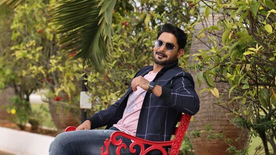 ದೇಶದೆಲ್ಲೆಡೆ ಜನವರಿ 26 ಗಣರಾಜ್ಯೋತ್ಸವದ ಸಂಭ್ರಮ. ಇದೇ ಸಂಭ್ರಮದ ಹೊಸ್ತಿಲಲ್ಲಿ ಅಂದರೆ ಜನವರಿ 31ರಂದು ಡೈನಾಮಿಕ್ ಪ್ರಿನ್ಸ್ ಪ್ರಜ್ವಲ್ ದೇವರಾಜ್ ನಾಯಕರಾಗಿ ನಟಿಸಿರುವ "ಗಣ" ಚಿತ್ರ ರಾಜ್ಯಾದ್ಯಂತ ಬಿಡುಗಡೆಯಾಗುತ್ತಿದೆ.&nbsp;