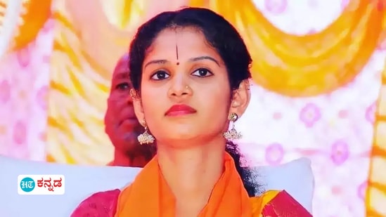 ಬಿಗ್ ಬಾಸ್ ಮನೆಗೆ ಹೋದಾಗಿನಿಂದಲೂ, ತಮ್ಮ ಮಾತಿನ ಮೂಲಕವೇ ಜನರ ಮನಸೆಳೆದಿದ್ದ ಚೈತ್ರಾ ಕುಂದಾಪುರ.. ಕೆಲ ಬಾರಿ ಅದೇ ಮಾತಿನಿಂದ ತೊಂದರೆ ತಂದುಕೊಂಡಿದ್ದರು. ಬಿಗ್ ಬಾಸ್ ಮನೆಗೆ ಹೋದಾಗಿನಿಂದಲೂ, ತಮ್ಮ ಮಾತಿನ ಮೂಲಕವೇ ಜನರ ಮನಸೆಳೆದಿದ್ದ ಚೈತ್ರಾ ಕುಂದಾಪುರ.. ಕೆಲ ಬಾರಿ ಅದೇ ಮಾತಿನಿಂದ ತೊಂದರೆ ತಂದುಕೊಂಡಿದ್ದರು. 