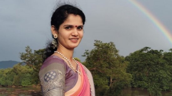 ಬಿಗ್ ಬಾಸ್ ಮನೆಯಲ್ಲಿ ಈಗ ಉಳಿದುಕೊಂಡಿರುವ ಸ್ಪರ್ಧಿಗಳಿಗಿಂತ ಚೈತ್ರಾ ಕುಂದಾಪುರ ಚೆನ್ನಾಗಿ ಆಟ ಆಡುತ್ತಿದ್ದರು ಎಂಬ ಮಾತು ಕೇಳಿಬರುತ್ತಿದೆ. ಬಿಗ್ ಬಾಸ್ ಮನೆಯಲ್ಲಿ ಈಗ ಉಳಿದುಕೊಂಡಿರುವ ಸ್ಪರ್ಧಿಗಳಿಗಿಂತ ಚೈತ್ರಾ ಕುಂದಾಪುರ ಚೆನ್ನಾಗಿ ಆಟ ಆಡುತ್ತಿದ್ದರು ಎಂಬ ಮಾತು ಕೇಳಿಬರುತ್ತಿದೆ. 