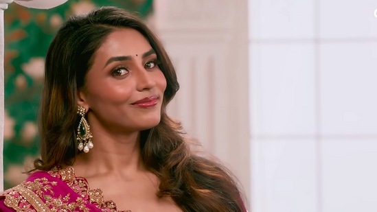 ಸಪ್ತಮಿ ಗೌಡ ಹಾಗೂ ಶೃತಿ ಈ ಧಾರಾವಾಹಿಯ ಕಥೆಯನ್ನು ನಿರೂಪಣೆ ಮಾಡುತ್ತಾ, ಮೊದಲ ಪ್ರೋಮೋದಲ್ಲಿ ಕಾಣಿಸಿಕೊಂಡಿದ್ದಾರೆ. ಸಪ್ತಮಿ ಗೌಡ ಹಾಗೂ ಶೃತಿ ಈ ಧಾರಾವಾಹಿಯ ಕಥೆಯನ್ನು ನಿರೂಪಣೆ ಮಾಡುತ್ತಾ, ಮೊದಲ ಪ್ರೋಮೋದಲ್ಲಿ ಕಾಣಿಸಿಕೊಂಡಿದ್ದಾರೆ. 