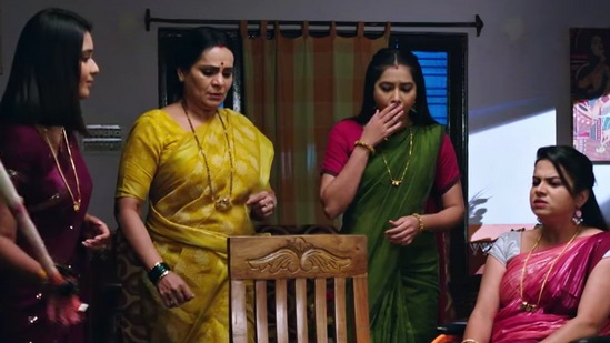 ಪ್ರತಿದಿನ ಕಾಲಿಗೆ ಕೋಲಿನಿಂದ ಹೊಡೆಯುವುದನ್ನು ಜಾನಕಿ ಹಾಗೂ ರುಕ್ಕು ಹತ್ತಿರವೂ ನೋಡಲು ಸಾಧ್ಯವಾಗುತ್ತಿಲ್ಲ. ರುಕ್ಕು ತನಗೆ ಗೊತ್ತಿದ್ದರೂ ಸತ್ಯ ಹೇಳುತ್ತಿಲ್ಲ. ಪ್ರತಿದಿನ ಕಾಲಿಗೆ ಕೋಲಿನಿಂದ ಹೊಡೆಯುವುದನ್ನು ಜಾನಕಿ ಹಾಗೂ ರುಕ್ಕು ಹತ್ತಿರವೂ ನೋಡಲು ಸಾಧ್ಯವಾಗುತ್ತಿಲ್ಲ. ರುಕ್ಕು ತನಗೆ ಗೊತ್ತಿದ್ದರೂ ಸತ್ಯ ಹೇಳುತ್ತಿಲ್ಲ. 