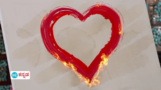 ಧಾರಾವಾಹಿಯಲ್ಲಿ ನಾಯಕಿಯನ್ನು ಮಹಾಲಕ್ಷ್ಮೀಗೆ ಹೋಲಿಸಿದ್ದಾರೆ. ಯಾಕೆಂದರೆ ಅವಳ ಬಳಿ ಅಷ್ಟೊಂದು ಹಣ ಇರುತ್ತದೆ. ಧಾರಾವಾಹಿಯಲ್ಲಿ ನಾಯಕಿಯನ್ನು ಮಹಾಲಕ್ಷ್ಮೀಗೆ ಹೋಲಿಸಿದ್ದಾರೆ. ಯಾಕೆಂದರೆ ಅವಳ ಬಳಿ ಅಷ್ಟೊಂದು ಹಣ ಇರುತ್ತದೆ. 