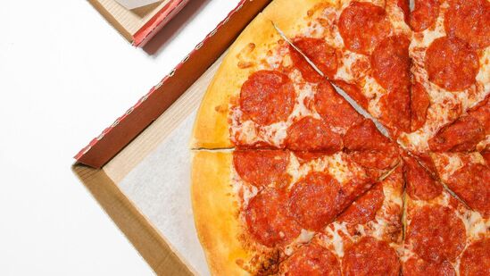 ಜಂಕ್ ಫುಡ್ ಅನ್ನು ಭಾವನಾತ್ಮಕ ಅನುಭವವಾಗಿ ನೋಡುವುದು ಇನ್ನೊಂದು ಕಾರಣ. ಅಂದರೆ ಜಂಕ್‌ ಫುಡ್‌ ಮೇಲೆ ನಮಗೆ ವಿಶೇಷ ಒಲವು ಇರುತ್ತದೆ. ಆಗಾಗ ಇದನ್ನು ತಿನ್ನದೇ ಇದ್ದರೆ ಏನನ್ನೋ ಕಳೆದುಕೊಂಡ ಭಾವ ನಮ್ಮದಾಗುತ್ತದೆ. ಹಾಗಾಗಿ ಅದನ್ನು ನೋಡಿದಾಗ ಬೇಡವೆಂದರೂ ನಮಗೆ ಮನಸ್ಸು ತಡೆಯುವುದಿಲ್ಲ.&nbsp;