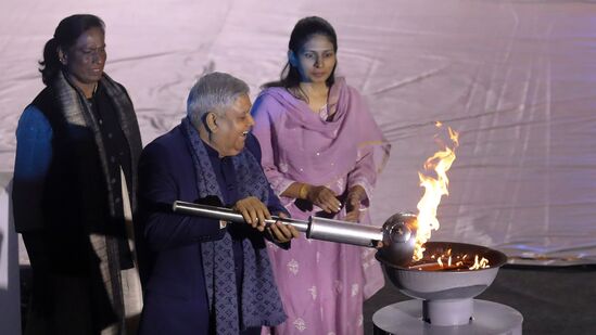 ಉಪರಾಷ್ಟ್ರಪತಿ ಜಗದೀಪ್ ಧನಕರ್, ಕ್ರೀಡಾ ಜ್ಯೋತಿ ಬೆಳಗಿಸುವ ಮೂಲಕ ಉದ್ಘಾಟನಾ ಸಮಾರಂಭಕ್ಕೆ ಅಧಿಕೃತವಾಗಿ ಚಾಲನೆ ನೀಡಿದರು.