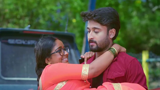 ಬ್ರಹ್ಮಗಂಟು: ಜೀ ಕನ್ನಡದಲ್ಲಿ ಪ್ರಸಾರ ಆರಂಭಿಸಿರುವ ಬ್ರಹ್ಮಗಂಟು ಸೀರಿಯಲ್‌ 5.0 ಟಿಆರ್‌ಪಿ ಪಡೆದು ಏರಿಕೆಯತ್ತ ಸಾಗುತ್ತಿದೆ. ಈ ಸೀರಿಯಲ್‌ 9ನೇ ಸ್ಥಾನದಲ್ಲಿದೆ.&nbsp;