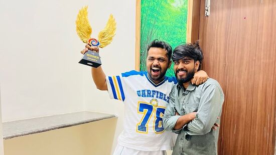 ಉತ್ತರ ಕರ್ನಾಟಕದ ಹಾವೇರಿಯ ಹನುಮಂತ, ದಕ್ಷಿಣ ಕನ್ನಡದ ಧನರಾಜ್ ಜೋಡಿಯ ಸ್ನೇಹಕ್ಕೆ ಬಿಗ್ ಬಾಸ್ ಮನೆ ಮಂದಿ ಮಾತ್ರವಲ್ಲದೆ, ಇಡೀ ಕರುನಾಡೇ ಫಿದಾ ಆಗಿತ್ತು. ಉತ್ತರ ಕರ್ನಾಟಕದ ಹಾವೇರಿಯ ಹನುಮಂತ, ದಕ್ಷಿಣ ಕನ್ನಡದ ಧನರಾಜ್ ಜೋಡಿಯ ಸ್ನೇಹಕ್ಕೆ ಬಿಗ್ ಬಾಸ್ ಮನೆ ಮಂದಿ ಮಾತ್ರವಲ್ಲದೆ, ಇಡೀ ಕರುನಾಡೇ ಫಿದಾ ಆಗಿತ್ತು. 