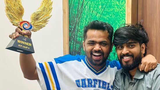 ಸೋಷಿಯಲ್ ಮೀಡಿಯಾದಲ್ಲಿ ಫೋಟೋ ಶೇರ್ ಮಾಡಿ, ದೋಸ್ತಾ ನೀ ಮಸ್ತಾ ಗೆಲುವು ನಿನ್ನದು.. ಖುಷಿ ನನ್ನದು.. ಇದು ದೋಸ್ತಿ ಗೆಲುವು ದೋಸ್ತಾ.. ಇರು ನೀ ಜೊತೆಗಿರು ಎಂದೆಂದಿಗೂ ಎಂದಿದ್ದಾರೆ. ಸೋಷಿಯಲ್ ಮೀಡಿಯಾದಲ್ಲಿ ಫೋಟೋ ಶೇರ್ ಮಾಡಿ, ದೋಸ್ತಾ ನೀ ಮಸ್ತಾ ಗೆಲುವು ನಿನ್ನದು.. ಖುಷಿ ನನ್ನದು.. ಇದು ದೋಸ್ತಿ ಗೆಲುವು ದೋಸ್ತಾ.. ಇರು ನೀ ಜೊತೆಗಿರು ಎಂದೆಂದಿಗೂ ಎಂದಿದ್ದಾರೆ. 