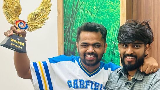 ಸೋಷಿಯಲ್ ಮೀಡಿಯಾದಲ್ಲಿ ಹೀಗೆ ಫೋಟೋ ಶೇರ್ ಮಾಡಿದ್ದೇ ತಡ, ನೆಟ್ಟಿಗ ವಲಯದಿಂದ ಅಪಾರ ಮೆಚ್ಚುಗೆ ಪಡೆದಿದೆ. ನಿಮ್ಮಿಬ್ಬರ ಸ್ನೇಹ ಹೀಗೆ ಇರಲಿ ಅಣ್ಣ ಎಂದೂ ಕಾಮೆಂಟ್ ಹಾಕುತ್ತಿದ್ದಾರೆ. ಸೋಷಿಯಲ್ ಮೀಡಿಯಾದಲ್ಲಿ ಹೀಗೆ ಫೋಟೋ ಶೇರ್ ಮಾಡಿದ್ದೇ ತಡ, ನೆಟ್ಟಿಗ ವಲಯದಿಂದ ಅಪಾರ ಮೆಚ್ಚುಗೆ ಪಡೆದಿದೆ. ನಿಮ್ಮಿಬ್ಬರ ಸ್ನೇಹ ಹೀಗೆ ಇರಲಿ ಅಣ್ಣ ಎಂದೂ ಕಾಮೆಂಟ್ ಹಾಕುತ್ತಿದ್ದಾರೆ.