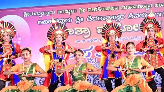 ಜಾತ್ರಾ ಮಹೋತ್ಸವದಲ್ಲಿ ವಿದ್ಯಾರ್ಥಿಗಳು ಯಕ್ಷಗಾನ ಹಾಗೂ ಭರತನಾಟ್ಯದೊಂದಿಗೆ ಕಾರ್ಯಕ್ರಮ ನೀಡಿ ಗಮನ ಸೆಳೆದರು.