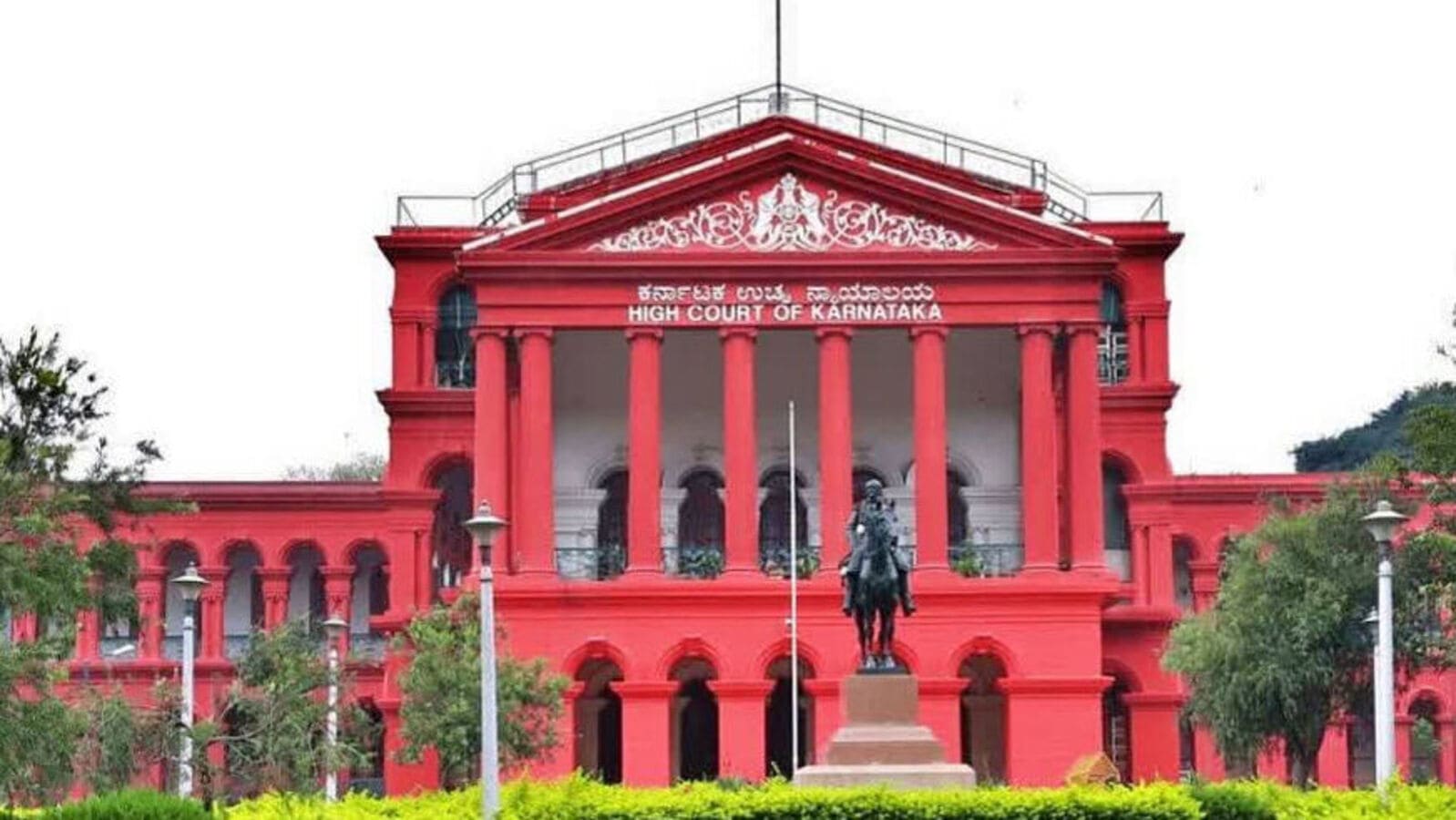 ಹೈಕೋರ್ಟ್‌ ಮಹತ್ವದ ತೀರ್ಪು: ಹಿರಿಯ ನಾಗರಿಕರ ಕಾಯಿದೆ ಅಡಿ ಆಸ್ತಿ ವರ್ಗಾವಣೆ ರದ್ದು ಬಯಸಿ ಮಕ್ಕಳು ಅರ್ಜಿ ಸಲ್ಲಿಸುವಂತಿಲ್ಲ