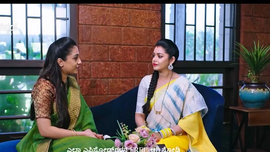 "ಅಮ್ಮನ ಹೊಟ್ಟೆಯಿಂದ ಹೊರಗೆ ಬರುವಾಗ ಕರುಳ ಬಳ್ಳಿಯನ್ನು ಕಟ್ ಮಾಡ್ತಾರೆ. ಆದರೆ, ಇನ್ನೊಂದು ಕರುಳ ಬಳ್ಳಿ ಹಾಗೆಯೇ ಇರುತ್ತದೆ" ಎಂದು ಭೂಮಿಕಾಳೂ ಸುಧಾಳ ಜತೆ ಮಾತನಾಡುತ್ತಾರೆ. "ಅಮ್ಮನ ಹೊಟ್ಟೆಯಿಂದ ಹೊರಗೆ ಬರುವಾಗ ಕರುಳ ಬಳ್ಳಿಯನ್ನು ಕಟ್ ಮಾಡ್ತಾರೆ. ಆದರೆ, ಇನ್ನೊಂದು ಕರುಳ ಬಳ್ಳಿ ಹಾಗೆಯೇ ಇರುತ್ತದೆ" ಎಂದು ಭೂಮಿಕಾಳೂ ಸುಧಾಳ ಜತೆ ಮಾತನಾಡುತ್ತಾರೆ.