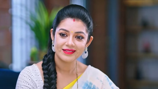 ಸುಧಾಳ ಈ ಮಾತು ಕೇಳಿ ಭೂಮಿಕಾಳ ಕಣ್ಣು ಅರಳುತ್ತದೆ. "ಆ ಅನುಭವ ಅಷ್ಟು ಅದ್ಭುತವಾಗಿ ಇರುತ್ತದೆಯೇ?" ಎಂದು ಭೂಮಿಕಾ ಯೋಚಿಸುತ್ತಾರೆ. ಈ ಮೂಲಕ ಈಕೆಗೂ ಮಗುವಾಗಬೇಕೆಂಬ ಆಸೆ ಹುಟ್ಟುತ್ತದೆ. ಈ ಹಿಂದೆಯೂ ಹಲವು ಸಲ ಇಂತಹ "ಮಗುವಿನ" ಮಾತುಗಳು ಸೀರಿಯಲ್ನಲ್ಲಿ ನಡೆದಿವೆ. ಸುಧಾಳ ಈ ಮಾತು ಕೇಳಿ ಭೂಮಿಕಾಳ ಕಣ್ಣು ಅರಳುತ್ತದೆ. "ಆ ಅನುಭವ ಅಷ್ಟು ಅದ್ಭುತವಾಗಿ ಇರುತ್ತದೆಯೇ?" ಎಂದು ಭೂಮಿಕಾ ಯೋಚಿಸುತ್ತಾರೆ. ಈ ಮೂಲಕ ಈಕೆಗೂ ಮಗುವಾಗಬೇಕೆಂಬ ಆಸೆ ಹುಟ್ಟುತ್ತದೆ. ಈ ಹಿಂದೆಯೂ ಹಲವು ಸಲ ಇಂತಹ "ಮಗುವಿನ" ಮಾತುಗಳು ಸೀರಿಯಲ್ನಲ್ಲಿ ನಡೆದಿವೆ.