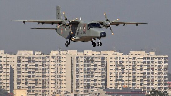 ಏರೋ ಇಂಡಿಯಾ ಪ್ರದರ್ಶನಕ್ಕೆ ರಕ್ಷಣಾ ವಲಯದ ಹೆಚ್ಚಿನ ಪ್ರಮುಖರು, ವಿಮಾನಯಾನಕ್ಕೆ ಸಂಬಂಧಿಸಿದ ಪ್ರಮುಖರು, ಸಾರ್ವಜನಿಕರು ಆಗಮಿಸುವ ನಿರೀಕ್ಷೆ ಇದ್ದು, ರಕ್ಷಣಾ ಸಚಿವಾಲಯ ಇದಕ್ಕೆ ಬೇಕಾದ ಸಿದ್ಧತೆ ನಡೆಸಿದೆ. ಏರೋ ಇಂಡಿಯಾ ಪ್ರದರ್ಶನಕ್ಕೆ ರಕ್ಷಣಾ ವಲಯದ ಹೆಚ್ಚಿನ ಪ್ರಮುಖರು, ವಿಮಾನಯಾನಕ್ಕೆ ಸಂಬಂಧಿಸಿದ ಪ್ರಮುಖರು, ಸಾರ್ವಜನಿಕರು ಆಗಮಿಸುವ ನಿರೀಕ್ಷೆ ಇದ್ದು, ರಕ್ಷಣಾ ಸಚಿವಾಲಯ ಇದಕ್ಕೆ ಬೇಕಾದ ಸಿದ್ಧತೆ ನಡೆಸಿದೆ.