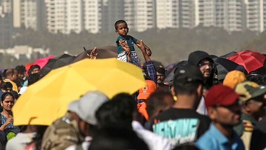 ಏರೋ ಇಂಡಿಯಾ 2025 ಬೆಂಗಳೂರು-ಯಲಹಂಕ ವಾಯುನೆಲೆಯಲ್ಲಿ ನಡೆಯುತ್ತಿದ್ದು, ಇದು ಭಾರತ ನಡೆಸುತ್ತ ಬಂದಿರುವ ಪ್ರಮುಖ ಏರೋಸ್ಪೇಸ್ ಮತ್ತು ರಕ್ಷಣಾ ಪ್ರದರ್ಶನವಾಘಿದೆ. ಇದರಲ್ಲಿ ಜಾಗತಿಕ ಮಟ್ಟದ ರಕ್ಷಣಾ ಉತ್ಪಾದಕರು ಭಾಗವಹಿಸುತ್ತಾರೆ. ಏರೋ ಇಂಡಿಯಾ 2025 ಬೆಂಗಳೂರು-ಯಲಹಂಕ ವಾಯುನೆಲೆಯಲ್ಲಿ ನಡೆಯುತ್ತಿದ್ದು, ಇದು ಭಾರತ ನಡೆಸುತ್ತ ಬಂದಿರುವ ಪ್ರಮುಖ ಏರೋಸ್ಪೇಸ್ ಮತ್ತು ರಕ್ಷಣಾ ಪ್ರದರ್ಶನವಾಘಿದೆ. ಇದರಲ್ಲಿ ಜಾಗತಿಕ ಮಟ್ಟದ ರಕ್ಷಣಾ ಉತ್ಪಾದಕರು ಭಾಗವಹಿಸುತ್ತಾರೆ.