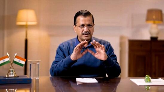 ಎಂಜಿನಿಯರಿಂಗ್ ಪದವಿ ಬಳಿಕ ಅರವಿಂದ್ ಕೇಜ್ರಿವಾಲ್ 1989 ರಿಂದ ಮೂರು ವರ್ಷ ಟಾಟಾ ಸ್ಟೀಲ್ ಕಂಪನಿಯಲ್ಲಿ ಕೆಲಸ ಮಾಡಿದರು. 1992 ರಲ್ಲಿ, ಅವರು ತಮ್ಮ ಕಾರ್ಪೊರೇಟ್ ಉದ್ಯೋಗಕ್ಕೆ ರಾಜೀನಾಮೆ ನೀಡಿದರು. ತಮ್ಮ ಮೊದಲ ಪ್ರಯತ್ನದಲ್ಲಿ ನಾಗರಿಕ ಸೇವೆಗಳ ಪರೀಕ್ಷೆಯನ್ನು (ಯುಪಿಎಸ್ಸಿ) ಯಶಸ್ವಿಯಾಗಿ ಉತ್ತೀರ್ಣರಾದರು. ಎಂಜಿನಿಯರಿಂಗ್ ಪದವಿ ಬಳಿಕ ಅರವಿಂದ್ ಕೇಜ್ರಿವಾಲ್ 1989 ರಿಂದ ಮೂರು ವರ್ಷ ಟಾಟಾ ಸ್ಟೀಲ್ ಕಂಪನಿಯಲ್ಲಿ ಕೆಲಸ ಮಾಡಿದರು. 1992 ರಲ್ಲಿ, ಅವರು ತಮ್ಮ ಕಾರ್ಪೊರೇಟ್ ಉದ್ಯೋಗಕ್ಕೆ ರಾಜೀನಾಮೆ ನೀಡಿದರು. ತಮ್ಮ ಮೊದಲ ಪ್ರಯತ್ನದಲ್ಲಿ ನಾಗರಿಕ ಸೇವೆಗಳ ಪರೀಕ್ಷೆಯನ್ನು (ಯುಪಿಎಸ್ಸಿ) ಯಶಸ್ವಿಯಾಗಿ ಉತ್ತೀರ್ಣರಾದರು.