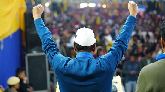 2006ರ ಫೆಬ್ರವರಿಯಲ್ಲಿ ಅರವಿಂದ್ ಕೇಜ್ರಿವಾಲ್ ಅವರು ಆದಾಯ ತೆರಿಗೆ ಇಲಾಖೆಯ ಜಂಟಿ ಆಯುಕ್ತ ಹುದ್ದೆಗೆ ರಾಜೀನಾಮೆ ನೀಡಿದರು. ಪೂರ್ಣ ಪ್ರಮಾಣದಲ್ಲಿ ಸಾಮಾಜಿಕ ಚಟುವಟಿಕೆಯಲ್ಲಿ ತಮ್ಮನ್ನು ತೊಡಗಿಸುವುದಾಗಿ ಹೇಳಿದರು. ಪಬ್ಲಿಕ್ ಕಾಸ್ ರೀಸರ್ಚ್ ಫೌಂಡೇಶನ್ ಅನ್ನು ಸ್ಥಾಪಿಸಿದರು. ಆರಂಭಿಕ ಹಣವಾಗಿ ರಮೋನ್ ಮ್ಯಾಗ್ಸೆಸೆ ಪ್ರಶಸ್ತಿಯ ಹಣವನ್ನು ಬಳಸಿಕೊಂಡರು. 2006ರ ಫೆಬ್ರವರಿಯಲ್ಲಿ ಅರವಿಂದ್ ಕೇಜ್ರಿವಾಲ್ ಅವರು ಆದಾಯ ತೆರಿಗೆ ಇಲಾಖೆಯ ಜಂಟಿ ಆಯುಕ್ತ ಹುದ್ದೆಗೆ ರಾಜೀನಾಮೆ ನೀಡಿದರು. ಪೂರ್ಣ ಪ್ರಮಾಣದಲ್ಲಿ ಸಾಮಾಜಿಕ ಚಟುವಟಿಕೆಯಲ್ಲಿ ತಮ್ಮನ್ನು ತೊಡಗಿಸುವುದಾಗಿ ಹೇಳಿದರು. ಪಬ್ಲಿಕ್ ಕಾಸ್ ರೀಸರ್ಚ್ ಫೌಂಡೇಶನ್ ಅನ್ನು ಸ್ಥಾಪಿಸಿದರು. ಆರಂಭಿಕ ಹಣವಾಗಿ ರಮೋನ್ ಮ್ಯಾಗ್ಸೆಸೆ ಪ್ರಶಸ್ತಿಯ ಹಣವನ್ನು ಬಳಸಿಕೊಂಡರು. 