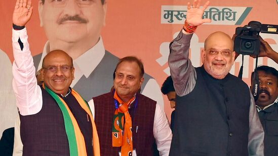 ವಿಜೇಂದರ್ ಗುಪ್ತಾ: ರೋಹಿಣಿ ಕ್ಷೇತ್ರದಲ್ಲಿ ಬಿಜೆಪಿಯ ವಿಜೇಂದರ್ ಗುಪ್ತಾ ಹ್ಯಾಟ್ರಿಕ್ ಗೆಲುವು ಸಾಧಿಸಿದ್ದಾರೆ. ಎಎಪಿಯ ಪರ್ದೀಪ್‌ ಮಿತ್ತಲ್ ಹಾಗೂ ಸುಮೇಶ್‌ ಮಿತ್ತಲ್ ಸೋಲು ಕಂಡಿದ್ದಾರೆ.