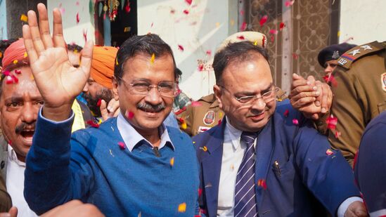 2013ರ ದೆಹಲಿ ಚುನಾವಣೆಯಲ್ಲಿ ಜನ ಕೇಂದ್ರಿತ ನಾಯಕತ್ವದ ಮೂಲಕ ಗಮನಸೆಳೆದರು. ಅಧ್ಯಕ್ಷ ಸ್ಥಾನದ ಬದಲು ಎಎಪಿಯ ರಾಷ್ಟ್ರೀಯ ಸಂಚಾಲಕರಾದರು. ಪಕ್ಷ ಸಂಘಟನೆಯಲ್ಲೂ ಜನ ಸಾಮಾನ್ಯರ ಕೇಂದ್ರಿತವಾಗಿಯೇ ಮುಂದುವರಿದರು. 2013ರ ದೆಹಲಿ ಚುನಾವಣೆಯಲ್ಲಿ ಜನ ಕೇಂದ್ರಿತ ನಾಯಕತ್ವದ ಮೂಲಕ ಗಮನಸೆಳೆದರು. ಅಧ್ಯಕ್ಷ ಸ್ಥಾನದ ಬದಲು ಎಎಪಿಯ ರಾಷ್ಟ್ರೀಯ ಸಂಚಾಲಕರಾದರು. ಪಕ್ಷ ಸಂಘಟನೆಯಲ್ಲೂ ಜನ ಸಾಮಾನ್ಯರ ಕೇಂದ್ರಿತವಾಗಿಯೇ ಮುಂದುವರಿದರು.