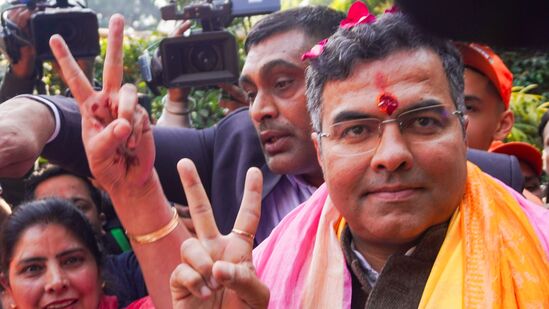 ಪರ್ವೇಶ್ ಸಿಂಗ್: ಎಎಪಿಯ ಪ್ರಬಲ ನಾಯಕ ಅರವಿಂದ್ ಕೇಜ್ರಿವಾಲ್ ವಿರುದ್ಧ ನವದೆಹಲಿ ಕ್ಷೇತ್ರದಿಂದ ಸ್ಪರ್ಧಿಸಿದ್ದ ಬಿಜೆಪಿಯ ಪರ್ವೇಶ್ ಸಿಂಗ್ 4089 ಮತಗಳಿಂದ ಗೆದ್ದು ಬೀಗಿದ್ದಾರೆ. ಕಾಂಗ್ರೆಸ್‌ನ ಸಂದೀಪ್ ದಿಕ್ಷಿತ್ ಅವರಿಗೂ ಇಲ್ಲಿ ಸೋಲಾಗಿದೆ.