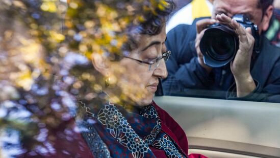 ಅತಿಶಿ: ದೆಹಲಿ ಸಿಎಂ ಅತಿಶಿ ಸತತ ಎರಡನೇ ಬಾರಿಗೆ ಗೆದ್ದು ಬೀಗಿದ್ದಾರೆ. ಕಲ್ಕಜಿ ಕ್ಷೇತ್ರದಲ್ಲಿ ಎಎಪಿಯ ಗೆಲುವು, ಪಕ್ಷಕ್ಕೆ ತುಸು ಸಮಾಧಾನ ತರಿಸಿದೆ. ಈ ಕ್ಷೇತ್ರದಲ್ಲಿ ಬಿಜೆಪಿಯ ರಮೇಶ್‌ ಬಿಧುರಿ ಹಾಗೂ ಕಾಂಗ್ರೆಸ್‌ನ ಅಲ್ಕಾ ಲಂಬಾ ಸೋತಿದ್ದಾರೆ.