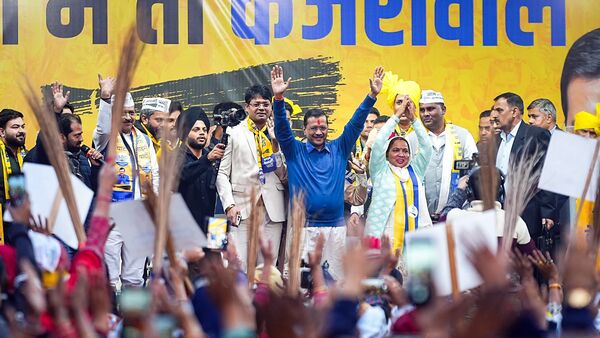 ಜನ ಸಾಮಾನ್ಯನಂತೆ ಬಿಂಬಿಸಿಕೊಂಡಿದ್ದ ಅರವಿಂದ್ ಕೇಜ್ರಿವಾಲ್ ರಾಜಕೀಯ ಬದುಕಿನ ಏಳುಬೀಳು (ಕಡತ ಚಿತ್ರ) ಜನ ಸಾಮಾನ್ಯನಂತೆ ಬಿಂಬಿಸಿಕೊಂಡಿದ್ದ ಅರವಿಂದ್ ಕೇಜ್ರಿವಾಲ್ ರಾಜಕೀಯ ಬದುಕಿನ ಏಳುಬೀಳು (ಕಡತ ಚಿತ್ರ)