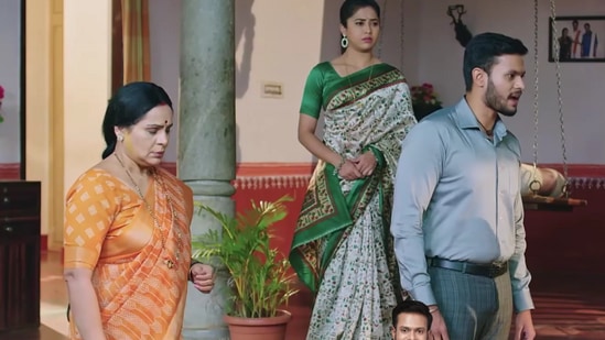 ರಾಮಾಚಾರಿ ಧಾರಾವಾಹಿಯಲ್ಲಿ ಕೆಲಸದಿಂದ ಬಂದ ರಾಮಾಚಾರಿ ಒಂದೇ ಸಮನೆ “ಅತ್ಗೆ,,, ಅತ್ಗೆ..” ಎಂದು ಕೂಗುತ್ತಾನೆ. ಅವನು ಕೂಗಿದ ತಕ್ಷಣ ವೈಶಾಖಾ ಗಾಬರಿ ಆಗುತ್ತಾಳೆ.&nbsp;
