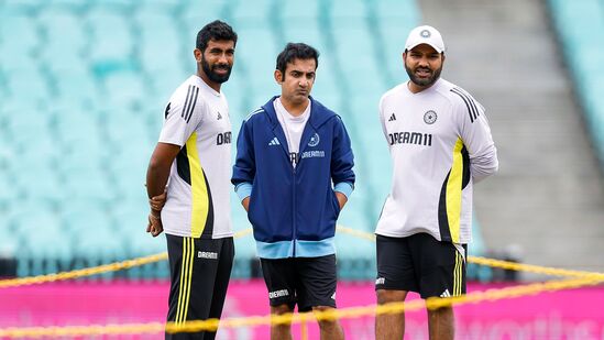 ಕ್ರಿಕೆಟ್ನ ಪ್ರಸ್ತುತ ಸ್ಥಿತಿಯ ಬಗ್ಗೆ ನಿರಾಶೆ ವ್ಯಕ್ತಪಡಿಸಿರುವ ಅರ್ಜುನ ರಣತುಂಗ, ಆಧುನಿಕ ಆಟಗಾರರಲ್ಲಿ ಅಗತ್ಯ ಕೌಶಲ್ಯಗಳ ಕೊರತೆಯನ್ನು ಉಲ್ಲೇಖಿಸಿ ಮತ್ತು ಈ ಕುಸಿತಕ್ಕೆ ಫ್ರಾಂಚೈಸಿಗಳ ಪ್ರಭಾವ ಕಾರಣ ಎಂದು ಹೇಳಿದ್ದಾರೆ. ಕ್ರಿಕೆಟ್ನ ಪ್ರಸ್ತುತ ಸ್ಥಿತಿಯ ಬಗ್ಗೆ ನಿರಾಶೆ ವ್ಯಕ್ತಪಡಿಸಿರುವ ಅರ್ಜುನ ರಣತುಂಗ, ಆಧುನಿಕ ಆಟಗಾರರಲ್ಲಿ ಅಗತ್ಯ ಕೌಶಲ್ಯಗಳ ಕೊರತೆಯನ್ನು ಉಲ್ಲೇಖಿಸಿ ಮತ್ತು ಈ ಕುಸಿತಕ್ಕೆ ಫ್ರಾಂಚೈಸಿಗಳ ಪ್ರಭಾವ ಕಾರಣ ಎಂದು ಹೇಳಿದ್ದಾರೆ.