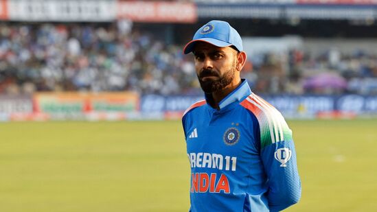 ‘ಯಾವಾಗಲೂ ವಿರಾಟ್ ಕೊಹ್ಲಿ ಮೇಲೆಯೇ ಏಕೆ ಬೆಳಕು ಚೆಲ್ಲಬೇಕು, ಅವರ ಪಾಡಿಗೆ ಅವರನ್ನು ಬಿಟ್ಟುಬಿಡಿ’