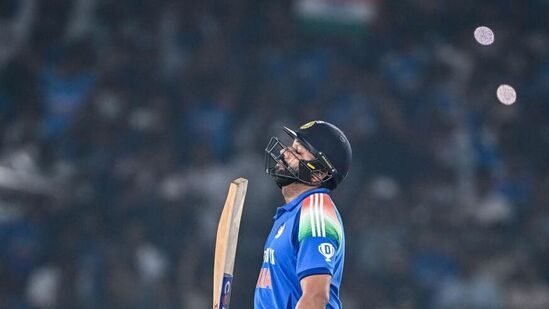 ತಮ್ಮ ಮಾತನ್ನು ಸಾಬೀತುಪಡಿಸಲು ರಣತುಂಗ ದಿಟ್ಟ ಹೇಳಿಕೆ ನೀಡಿದ್ದಾರೆ. 1996ರ ವಿಶ್ವಕಪ್ ಗೆದ್ದ ತಮ್ಮ ಶ್ರೀಲಂಕಾ ತಂಡವು ಪ್ರಸ್ತುತ ಭಾರತ ತಂಡವನ್ನು ಅವರ ತವರು ನೆಲದಲ್ಲೇ ಸುಲಭವಾಗಿ ಸೋಲಿಸುತ್ತದೆ ಎಂದು ಹೇಳಿದ್ದಾರೆ. ತಮ್ಮ ಮಾತನ್ನು ಸಾಬೀತುಪಡಿಸಲು ರಣತುಂಗ ದಿಟ್ಟ ಹೇಳಿಕೆ ನೀಡಿದ್ದಾರೆ. 1996ರ ವಿಶ್ವಕಪ್ ಗೆದ್ದ ತಮ್ಮ ಶ್ರೀಲಂಕಾ ತಂಡವು ಪ್ರಸ್ತುತ ಭಾರತ ತಂಡವನ್ನು ಅವರ ತವರು ನೆಲದಲ್ಲೇ ಸುಲಭವಾಗಿ ಸೋಲಿಸುತ್ತದೆ ಎಂದು ಹೇಳಿದ್ದಾರೆ.