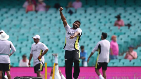 ಬಿಜಿಟಿ ಸರಣಿಯ ಕೊನೆಯ ಪಂದ್ಯದಲ್ಲಿ ಬೆನ್ನು ನೋವಿಗೆ ತುತ್ತಾಗಿದ್ದ ಬುಮ್ರಾಗೆ 5 ವಾರಗಳ ಕಾಲ ವಿಶ್ರಾಂತಿ ಪಡೆಯುವಂತೆ ವೈದ್ಯರು ಸೂಚಿಸಿದ್ದರು. ಹಾಗಾಗಿ ಚಾಂಪಿಯನ್ಸ್ ಟ್ರೋಫಿಗೆ ಮರಳುವ ನಿರೀಕ್ಷೆ ಇತ್ತು. ಆದರೀಗ ನಿರೀಕ್ಷೆ ಹುಸಿಯಾಗಿದೆ. ಬಿಜಿಟಿ ಸರಣಿಯ ಕೊನೆಯ ಪಂದ್ಯದಲ್ಲಿ ಬೆನ್ನು ನೋವಿಗೆ ತುತ್ತಾಗಿದ್ದ ಬುಮ್ರಾಗೆ 5 ವಾರಗಳ ಕಾಲ ವಿಶ್ರಾಂತಿ ಪಡೆಯುವಂತೆ ವೈದ್ಯರು ಸೂಚಿಸಿದ್ದರು. ಹಾಗಾಗಿ ಚಾಂಪಿಯನ್ಸ್ ಟ್ರೋಫಿಗೆ ಮರಳುವ ನಿರೀಕ್ಷೆ ಇತ್ತು. ಆದರೀಗ ನಿರೀಕ್ಷೆ ಹುಸಿಯಾಗಿದೆ.