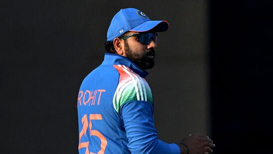 ಭಾರತದ ಪರಿಷ್ಕೃತ ತಂಡ: ರೋಹಿತ್ ಶರ್ಮಾ (ನಾಯಕ), ಶುಭ್ಮನ್ ಗಿಲ್ (ಉಪನಾಯಕ), ವಿರಾಟ್ ಕೊಹ್ಲಿ, ಶ್ರೇಯಸ್ ಅಯ್ಯರ್, ಕೆಎಲ್ ರಾಹುಲ್ (ವಿಕೆಟ್ ಕೀಪರ್), ರಿಷಭ್ ಪಂತ್ (ವಿಕೆಟ್ ಕೀಪರ್), ಹಾರ್ದಿಕ್ ಪಾಂಡ್ಯ, ಅಕ್ಷರ್ ಪಟೇಲ್, ವಾಷಿಂಗ್ಟನ್ ಸುಂದರ್, ಕುಲ್ದೀಪ್ ಯಾದವ್, ಹರ್ಷಿತ್ ರಾಣಾ, ಮೊಹಮ್ಮದ್ ಶಮಿ, ಅರ್ಷದೀಪ್ ಸಿಂಗ್, ರವೀಂದ್ರ ಜಡೇಜಾ, ವರುಣ್ ಚಕ್ರವರ್ತಿ. ಭಾರತದ ಪರಿಷ್ಕೃತ ತಂಡ: ರೋಹಿತ್ ಶರ್ಮಾ (ನಾಯಕ), ಶುಭ್ಮನ್ ಗಿಲ್ (ಉಪನಾಯಕ), ವಿರಾಟ್ ಕೊಹ್ಲಿ, ಶ್ರೇಯಸ್ ಅಯ್ಯರ್, ಕೆಎಲ್ ರಾಹುಲ್ (ವಿಕೆಟ್ ಕೀಪರ್), ರಿಷಭ್ ಪಂತ್ (ವಿಕೆಟ್ ಕೀಪರ್), ಹಾರ್ದಿಕ್ ಪಾಂಡ್ಯ, ಅಕ್ಷರ್ ಪಟೇಲ್, ವಾಷಿಂಗ್ಟನ್ ಸುಂದರ್, ಕುಲ್ದೀಪ್ ಯಾದವ್, ಹರ್ಷಿತ್ ರಾಣಾ, ಮೊಹಮ್ಮದ್ ಶಮಿ, ಅರ್ಷದೀಪ್ ಸಿಂಗ್, ರವೀಂದ್ರ ಜಡೇಜಾ, ವರುಣ್ ಚಕ್ರವರ್ತಿ.