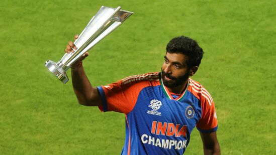 ಇದೇ ಬೆನ್ನಿನ ಗಾಯದಿಂದಾಗಿ ಆಸ್ಟ್ರೇಲಿಯಾದಲ್ಲಿ ನಡೆದ 2022ರ ಟಿ20 ವಿಶ್ವಕಪ್‌ ಟೂರ್ನಿಯನ್ನು ಕಳೆದುಕೊಂಡಿದ್ದರು. ಅಂದು ಶಸ್ತ್ರಚಿಕಿತ್ಸೆಗೂ ಒಳಗಾಗಿದ್ದರು. ಆ ಟೂರ್ನಿಯಲ್ಲಿ ಭಾರತ ಸೆಮಿಫೈನಲ್​ನಲ್ಲಿ ಸೋತಿತ್ತು.